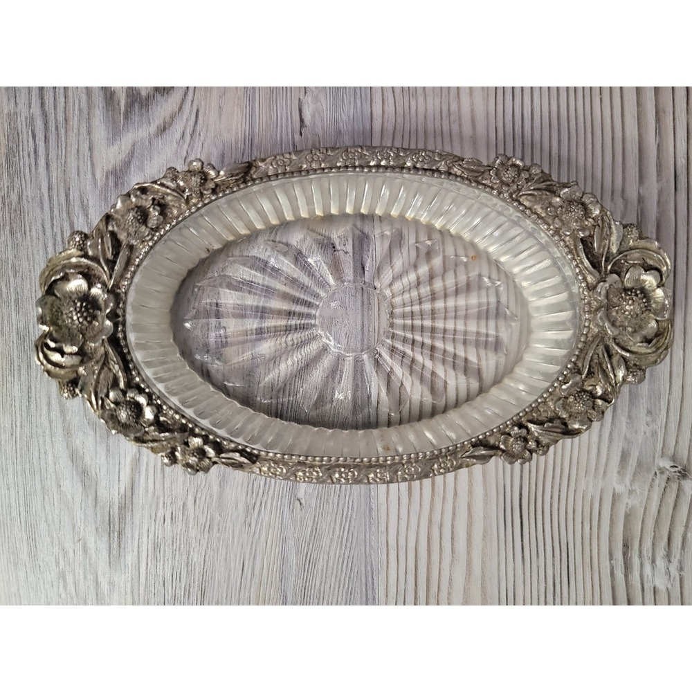 Vintage Matson Hollywood Regency Soap dish ribbed crystal glass and metal .